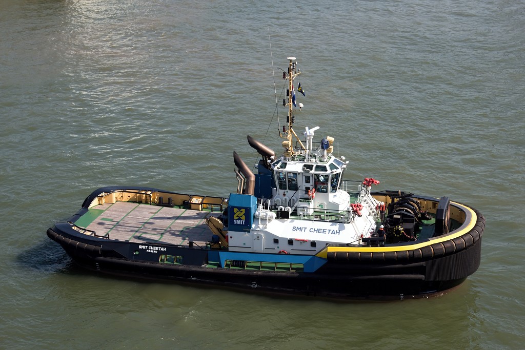 sleepboot sleepboten schip schepen scheepvaart hdr marine zeevaart ferry tanker containerschip containerschepen